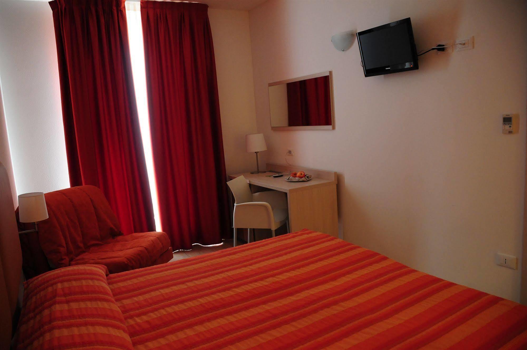 לידו די בולנו Club Village & Hotel Spiaggia Romea מראה חיצוני תמונה