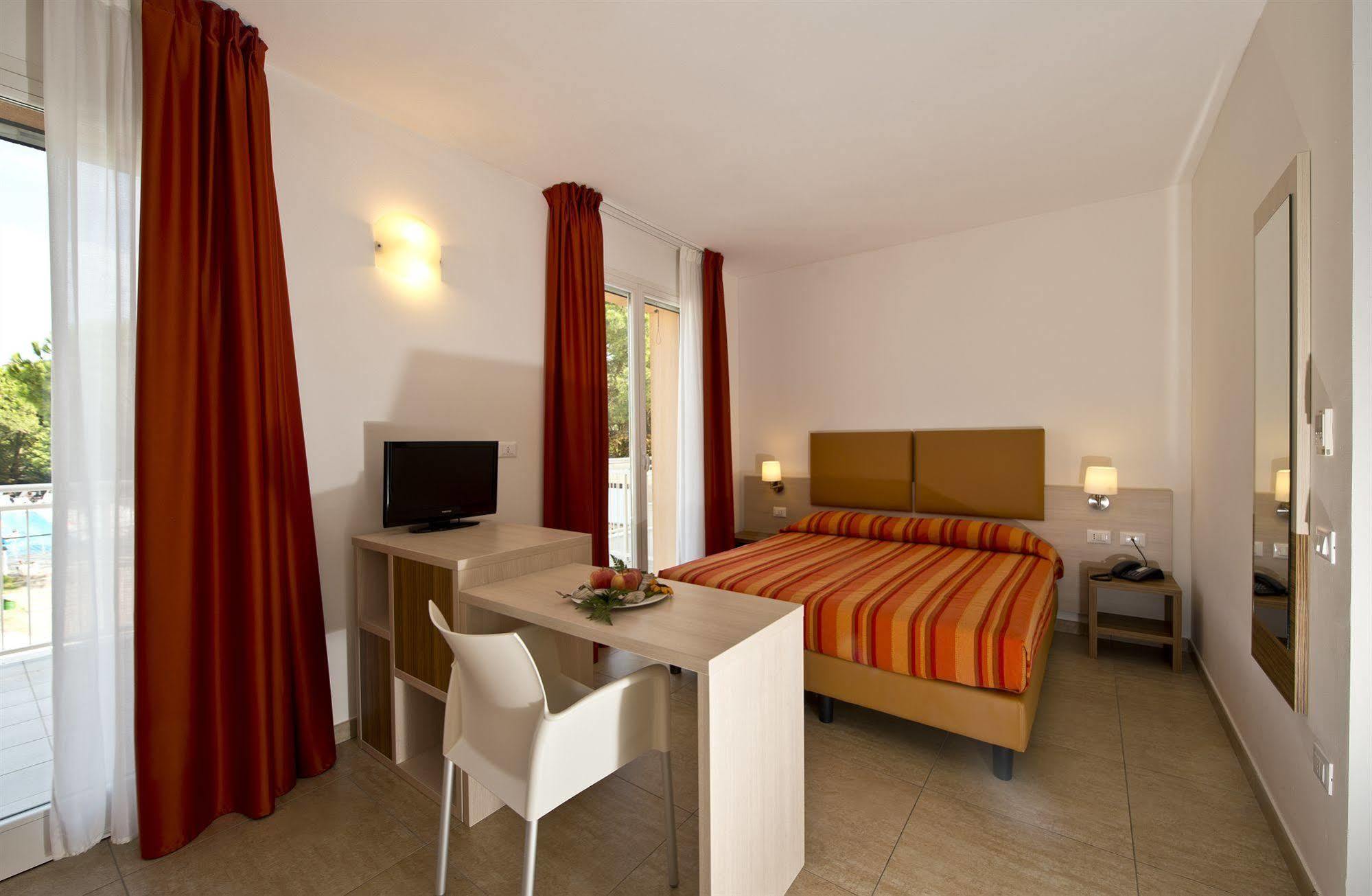 לידו די בולנו Club Village & Hotel Spiaggia Romea מראה חיצוני תמונה
