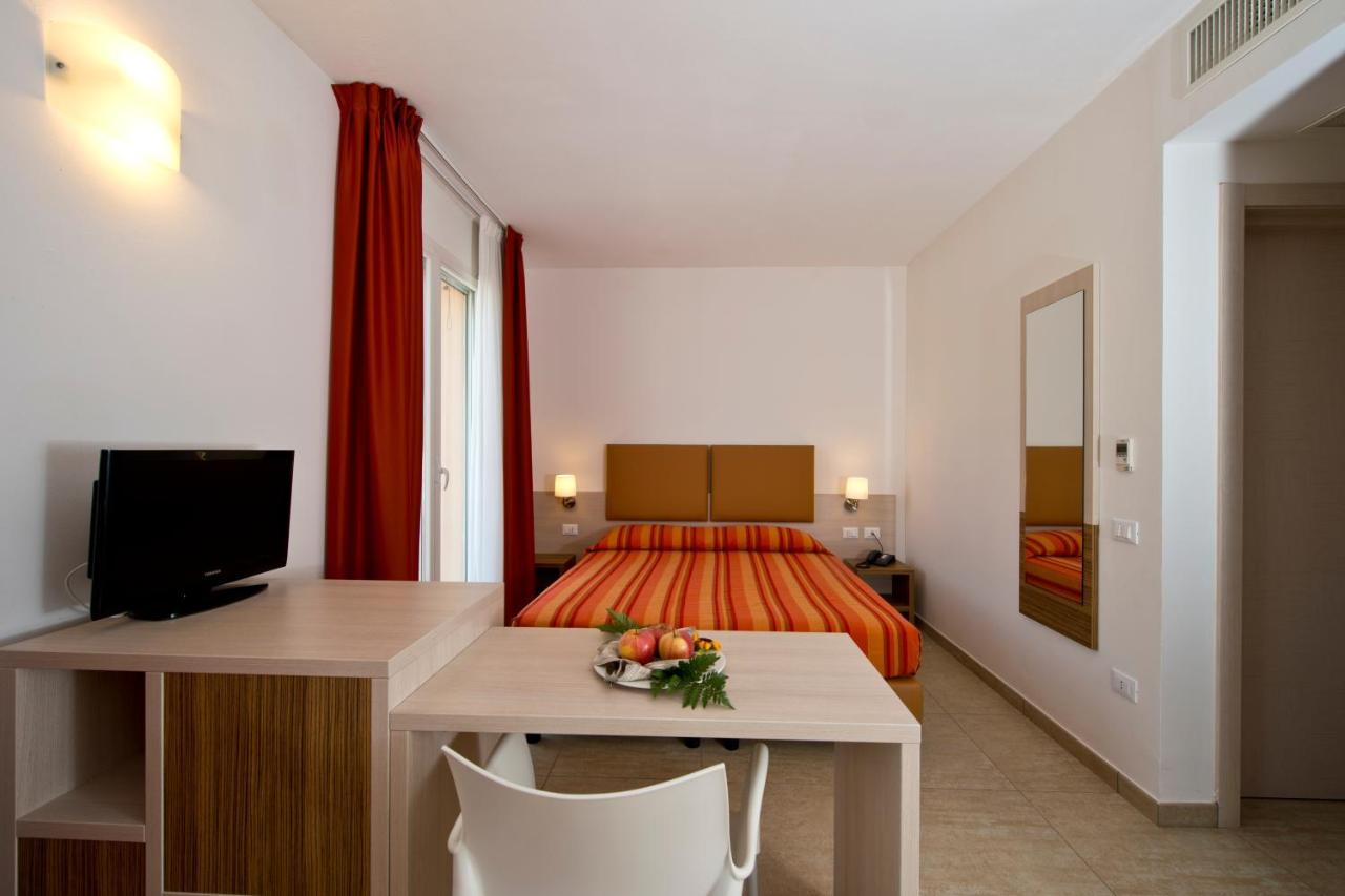 לידו די בולנו Club Village & Hotel Spiaggia Romea מראה חיצוני תמונה